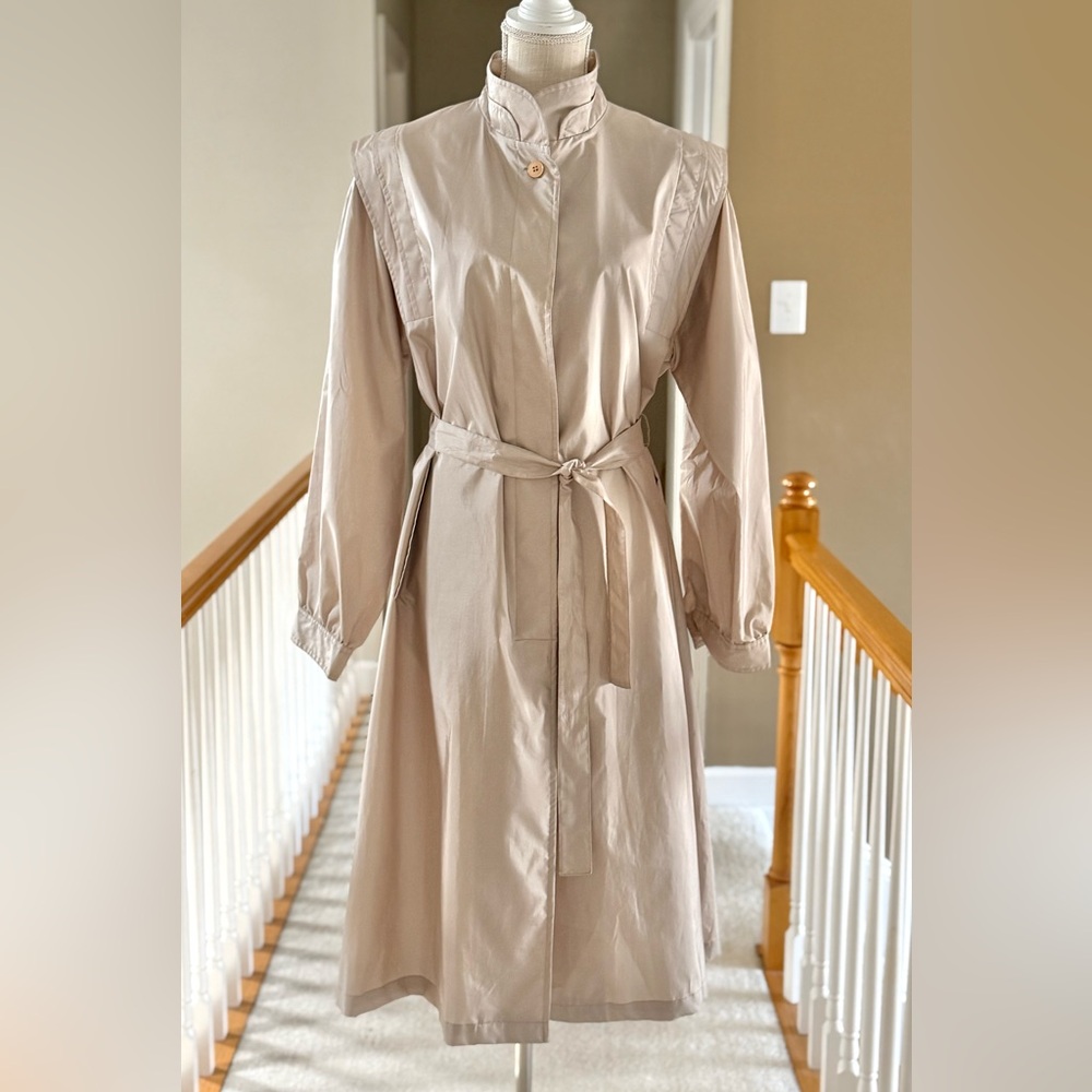 Vintage Alorna Lightweight Trench Coat Belted In A Shimmery Beige‎